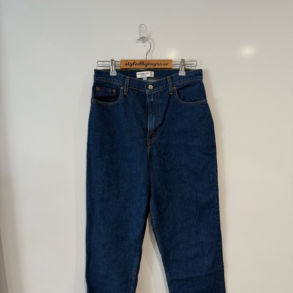 Abercrombie & Fitch Curve Love Ultra High Rise 90s Straight Jean - Picture 10 of 10